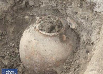 کشف خمره تاریخی هنگام حفر قبر در قبرستان تربت حیدریه