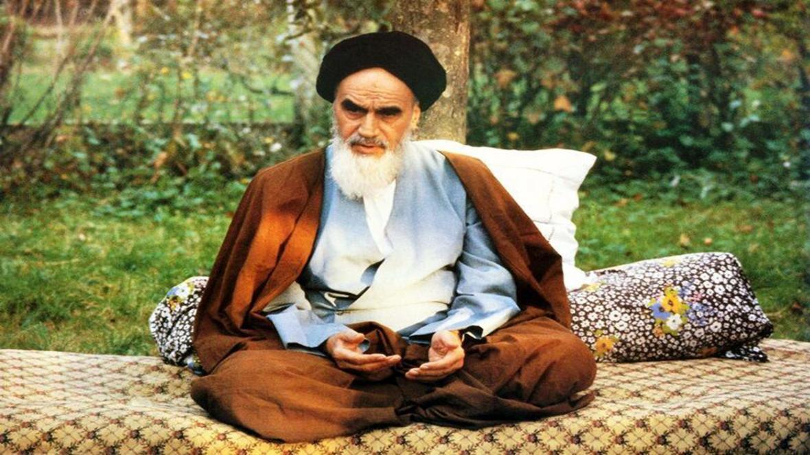 صحبت های امام خمینی(ره) درباره نظارت ولایت فقیه بر کشور صحبت های امام خمینی(ره) درباره نظارت ولایت فقیه بر کشور