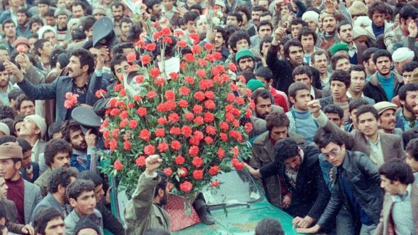 شادمانی مردم مشهد از پیروزی انقلاب در 22 بهمن سال 57 شادمانی مردم مشهد از پیروزی انقلاب در 22 بهمن سال 57